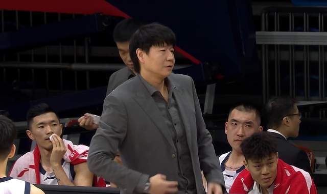 世界杯比分预测-疯狂打铁+情绪失控!山东男篮客场85-93不敌广州,这球输得真闹心